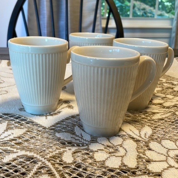 🎉HOST Pick🎉 Wedgwood Windsor England  Ribbed Expresso Cups In Ivory Set of 4 - Picture 1 of 7